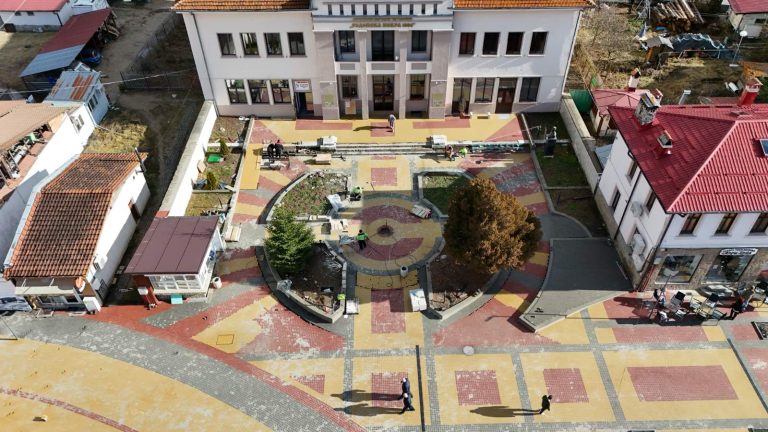 С нов облик на центъра Чепеларе посреща туристи и гости