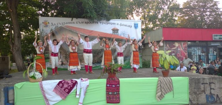 София: Реновират сцената на централния площад в кв. „Илиенци“