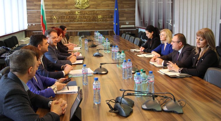 МРРБ: Инвестиционната програма за общински проекти трябва да продължи