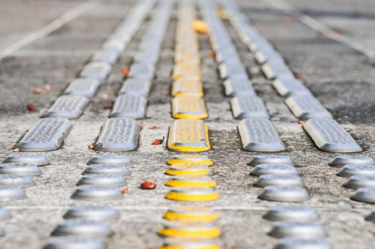 Изградиха първата водеща линия за незрящи в софийски подлез