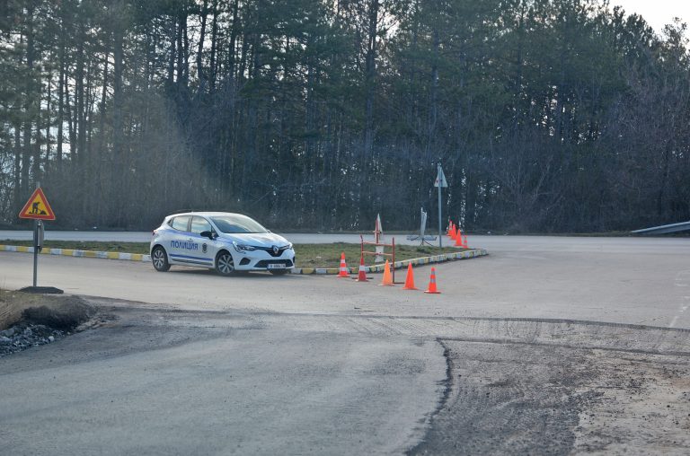 Започна основен ремонт на пътя за село Каменар
