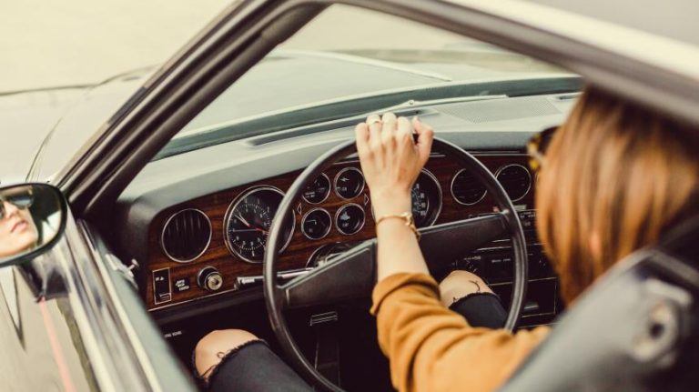 Дами мерят умения зад волана на 8 март в Бургас