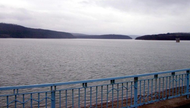 Водолази обследват язовир „Тича“