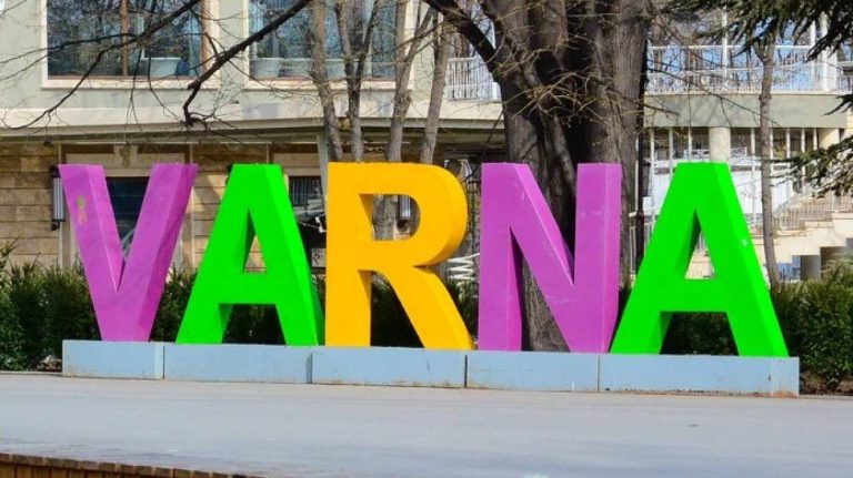 Варна: Забраняват паркирането върху опасни подземни гаражи по ул. „Македония“