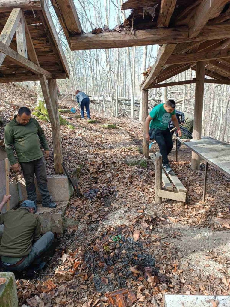 По повод Седмицата на гората: Обновяват мястото около паметна чешма в землището на с. Кости