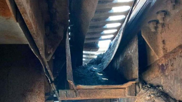 Ремонтират фугите на жп надлеза на Гара Елин Пелин