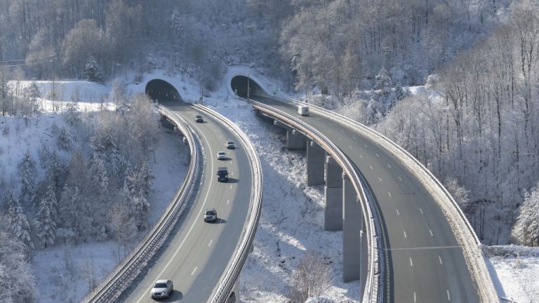 Ремонт на тунела „Топли дол“ ограничава движението на „Хемус“