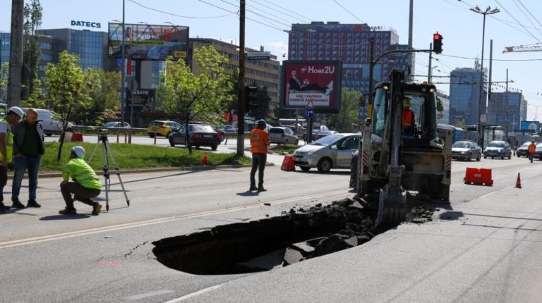 Укрепват терена в локалното на бул. „Цариградско шосе“