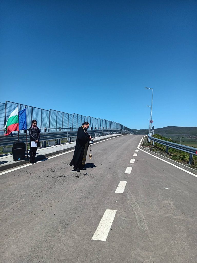 Завърши строителството на 3 нови надлеза по жп линията Пловдив – Бургас