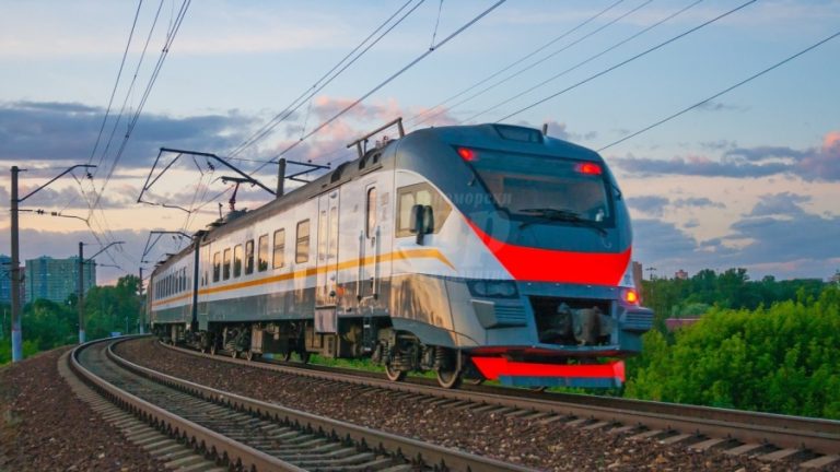 Частни пътнически влакове тръгват от декември 2026 г.