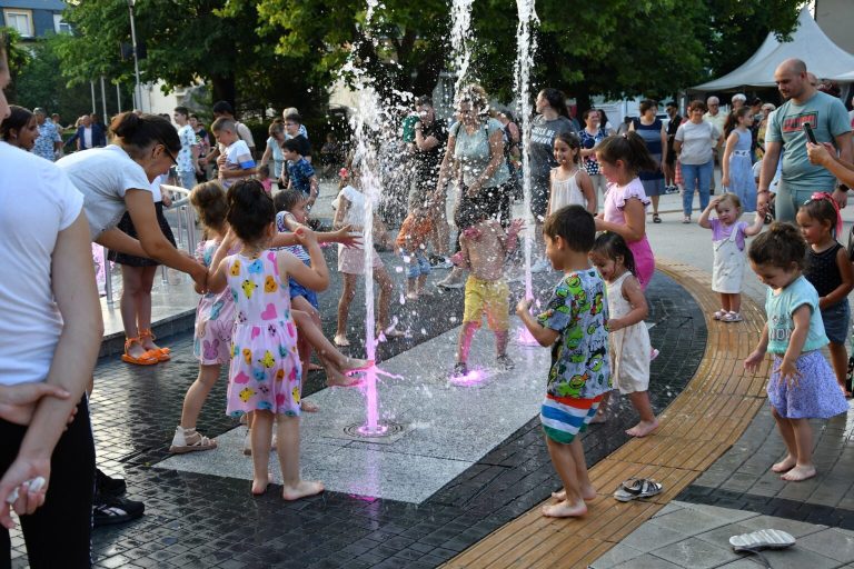 Вършец с обновен площад и пеещ фонтан