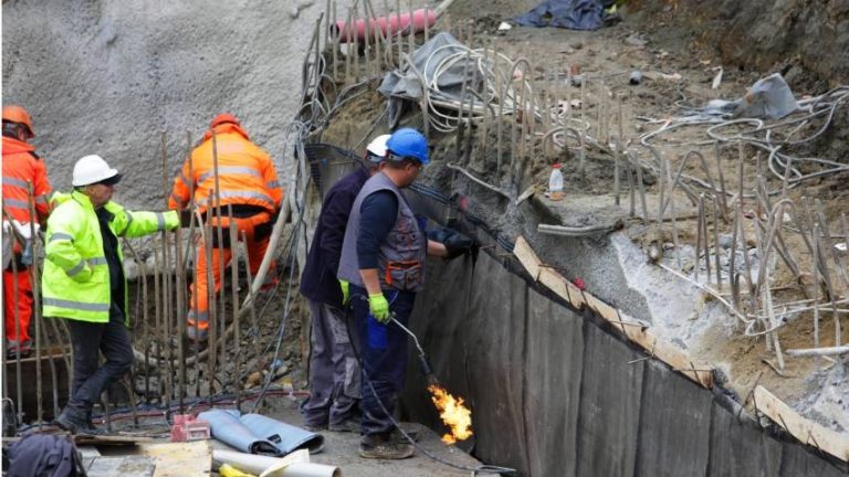 Прогноза: 2025-а ще е рекордна година за внос на ръботна ръка