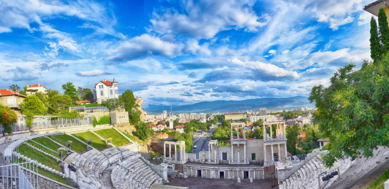 Археолози откриха древна кариера за добив и производство на глина в центъра на Пловдив