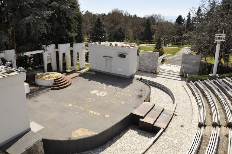 Обновяват Летния театър в Сандански