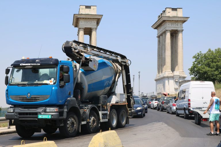 Допълнително трасе поема тежкотоварния трафик на Дунав мост