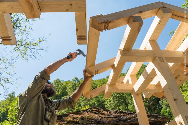 Обучение по традиционно строителство в „Етъра“