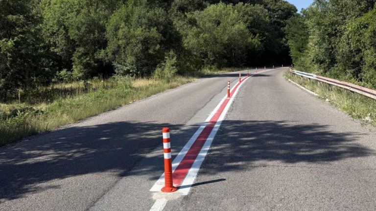 Монтираха разделителни колчета по пътя Черноочене – Кърджали