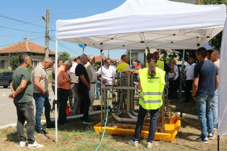 Демонстрация: Показаха спиране на теч от тръба с иновативна технология, без да се разкопава асфалта