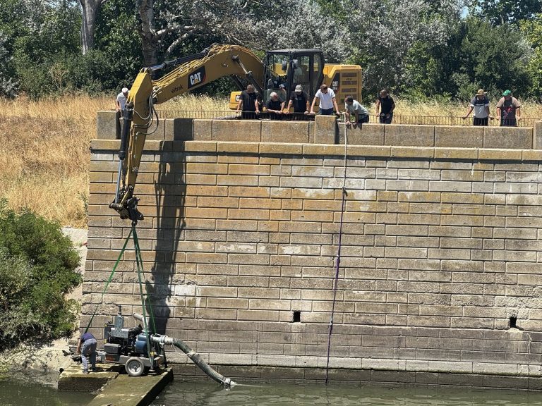 Ремонтират разделителното съоръжение на река Тунджа в Ямбол