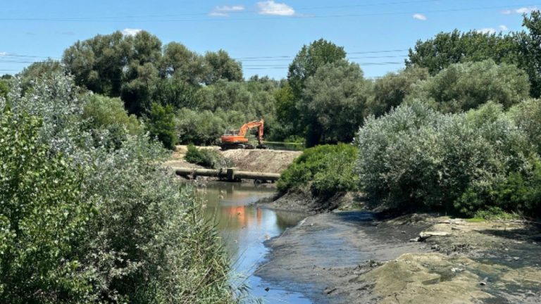 До края на септември приключва ремонтът на разделително съоръжение на р. Тунджа