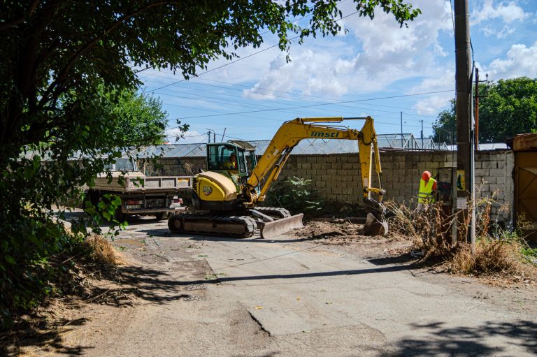 На финалната права е изграждането на канализация на улица в Ямбол