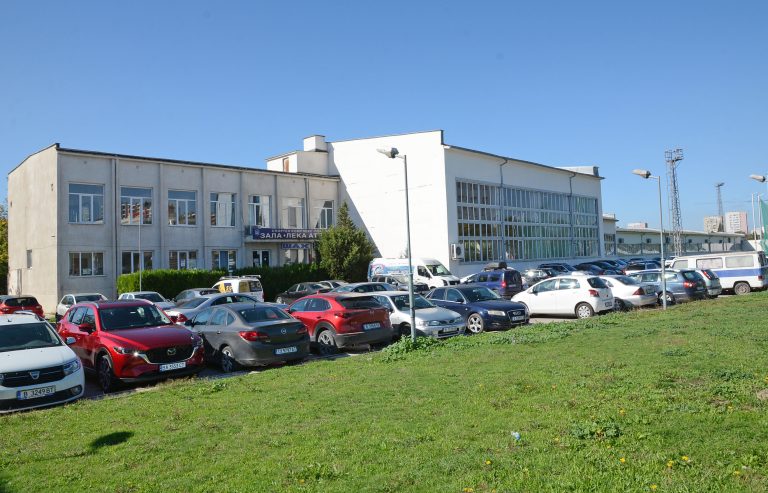 Подготвят за ремонт Спортен комплекс „Локомотив“ във Варна