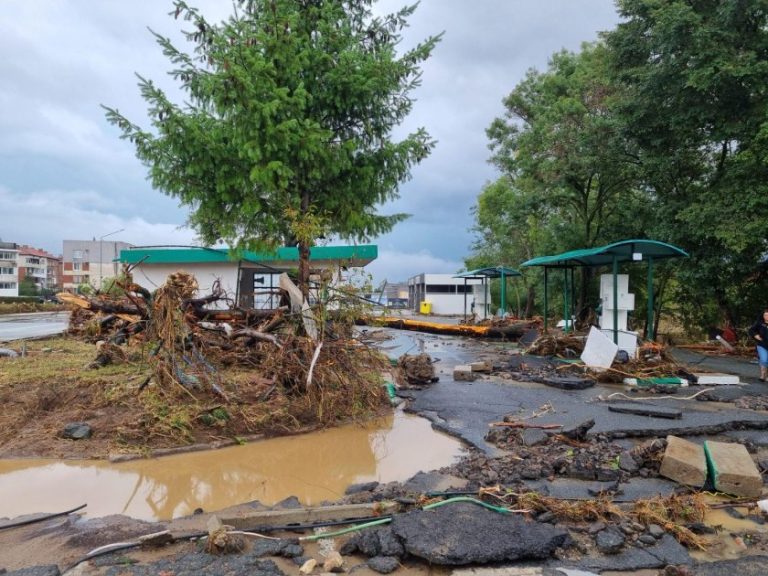 МРРБ ще иска финансова помощ от ЕС за наводнените Бургас, Царево и Елените