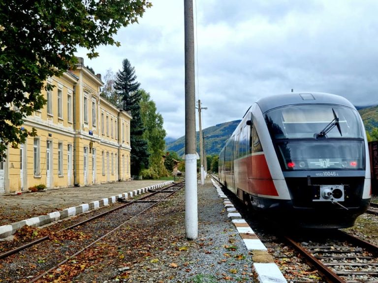 Ремонтират жп гарата в Гюешево