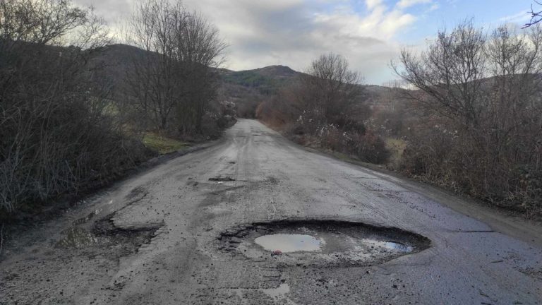 Тревожна тенденция: Само една трета от пътната мрежа в България е в добро състояние