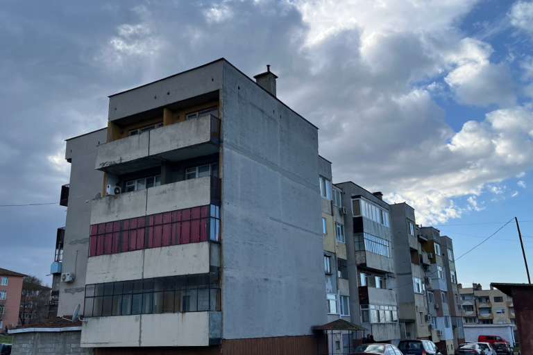 Община Елхово сключи нови договори за саниране