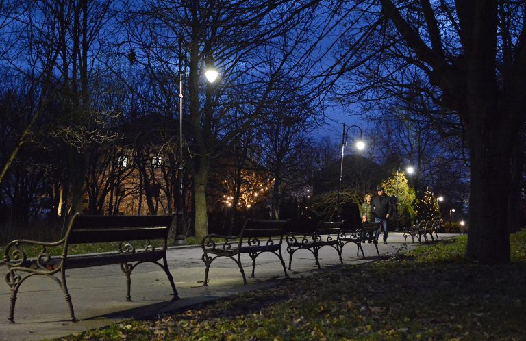 Морската градина във Варна е с изцяло подменено енергоспестяващо осветление