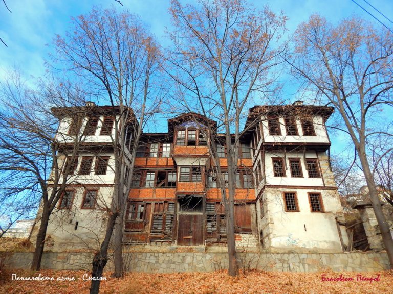 САБ алармира: Пангаловата къща в Смолян е в риск заради изкопни дейности в близост