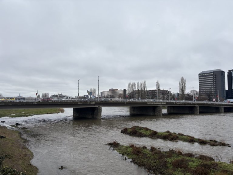 Подмениха компрометирани мантинели на мостове в Пловдив