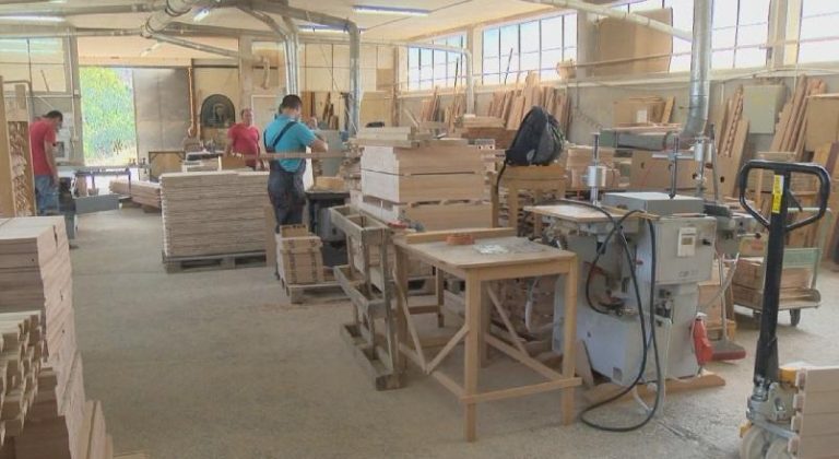 Областните градове и туристическите общини с най-много предприятия в страната