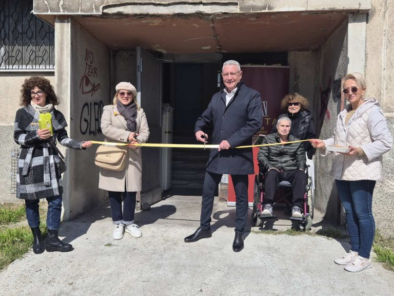 Р-н „Източен“ Пловдив: Високотехнологична стълбищна платформа дава достъп на хора с увреждания до външния свят