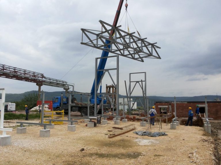 Гара Пловдив: Напредва изграждането на пасарелки над жп линиите