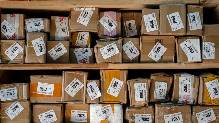 Допълнително: ЕС въвежда още една такса за обработка на „малки пратки“