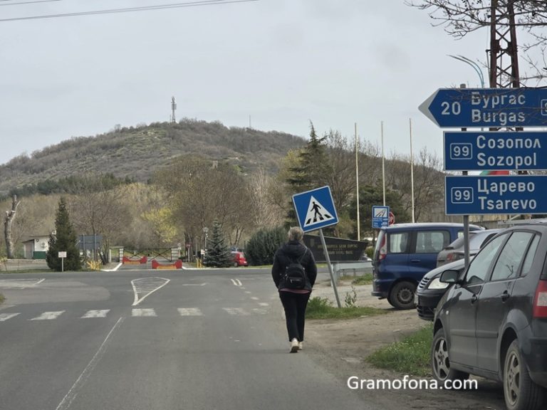 Жители на село Атия искат кръгово кръстовище на пътя Бургас – Созопол