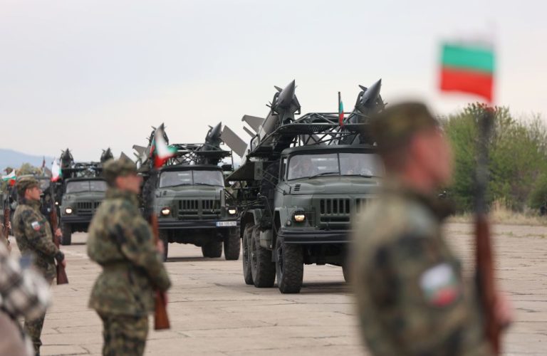 Заради планирани учения: Военна техника тръгва по пътищата на страната към полигон „Корен“