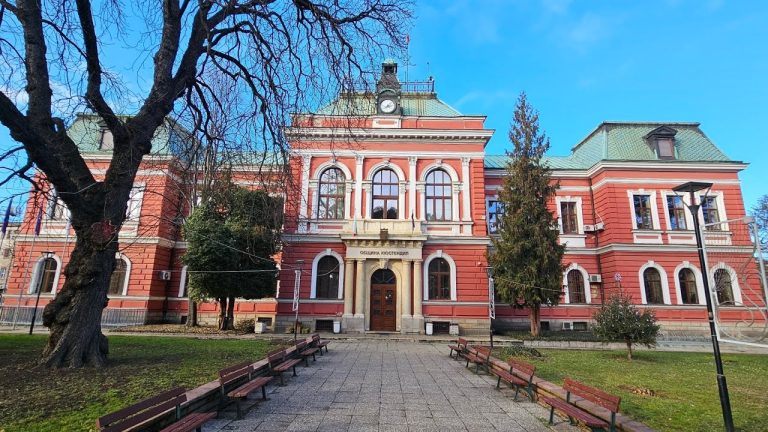 Община Кюстендил се сдоби с два електромобила